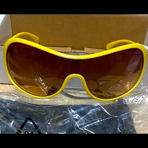 BNIB VS SHIELD SUNGLASSES